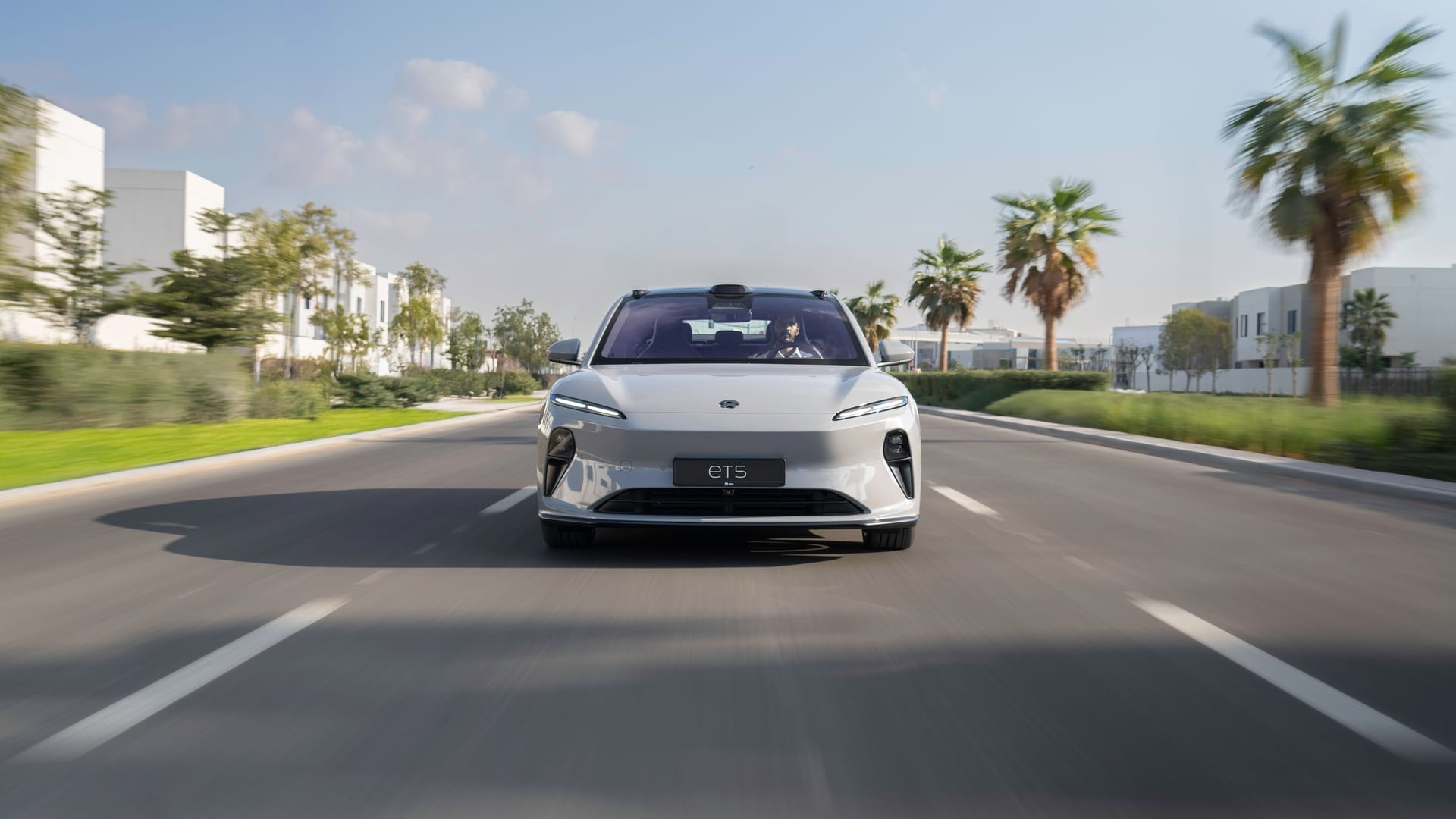 NIO ET5 : Technologie d'échange de batterie, prix canadien et pourquoi elle n'arrivera pas au Canada